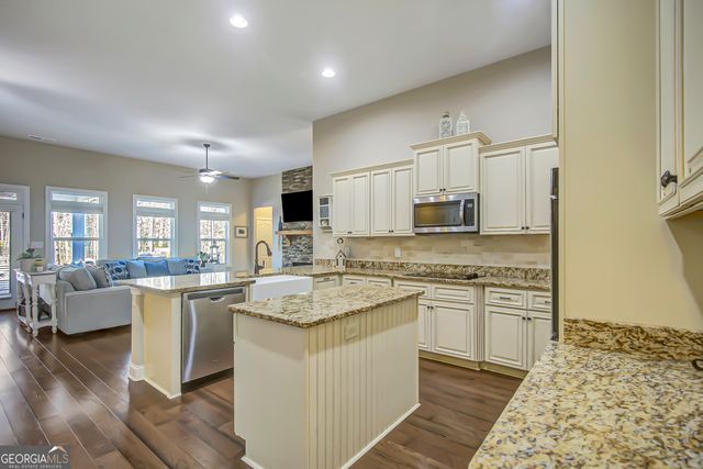 201 Country Lake Drive, Senoia, GA 30276