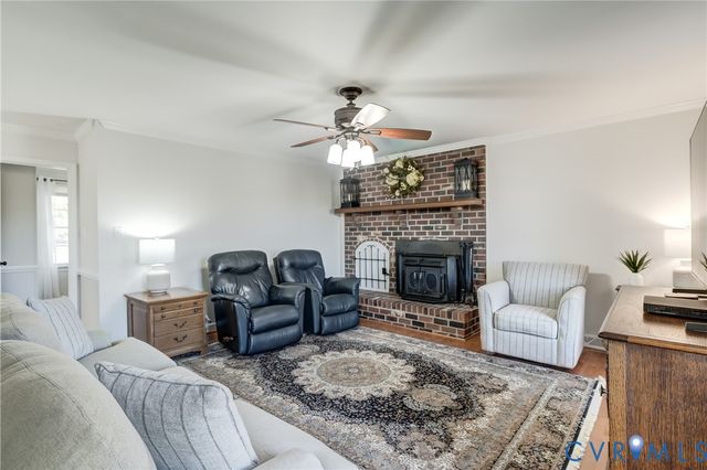 2426 Howerton Rd, Dunnsville, VA 22454