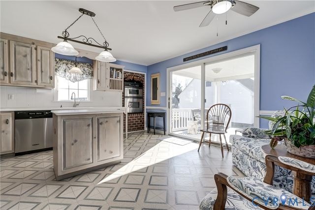 2426 Howerton Rd, Dunnsville, VA 22454