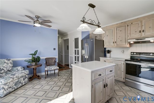 2426 Howerton Rd, Dunnsville, VA 22454