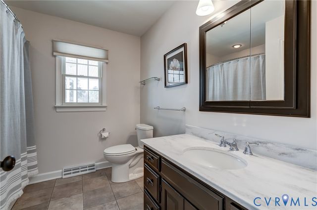 2426 Howerton Rd, Dunnsville, VA 22454