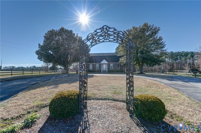 2426 Howerton Rd, Dunnsville, VA 22454