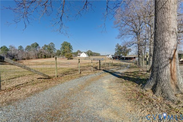 2426 Howerton Rd, Dunnsville, VA 22454