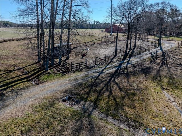 2426 Howerton Rd, Dunnsville, VA 22454