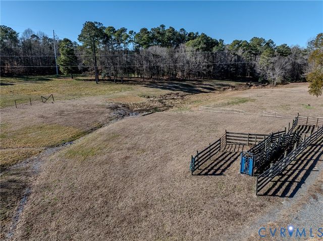 2426 Howerton Rd, Dunnsville, VA 22454