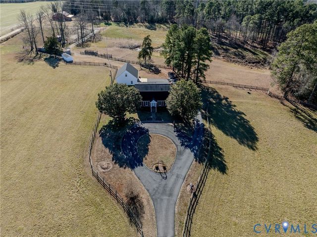 2426 Howerton Rd, Dunnsville, VA 22454
