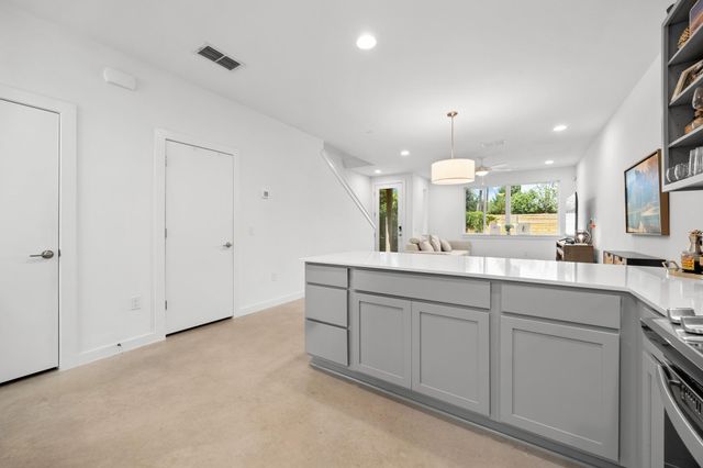 814 N Bluff DR 70, Austin, TX 78745