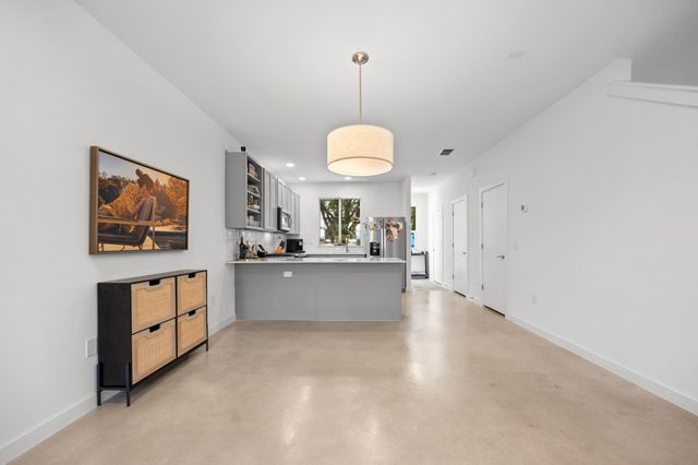 814 N Bluff DR 70, Austin, TX 78745