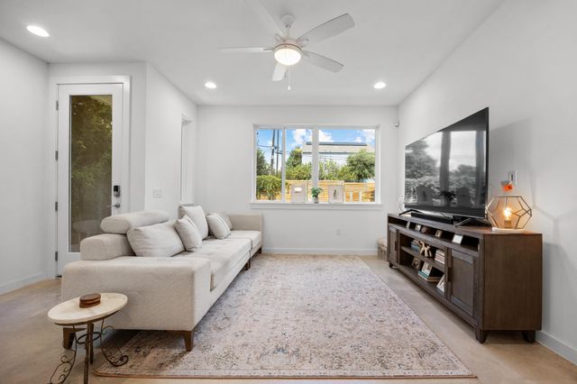 814 N Bluff DR 70, Austin, TX 78745