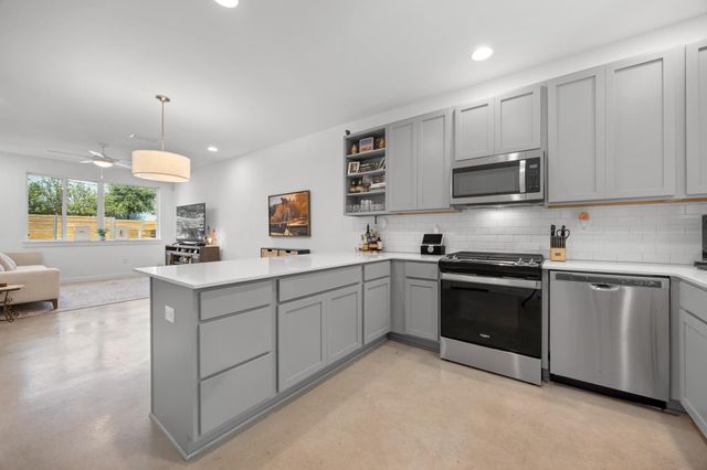 814 N Bluff DR 70, Austin, TX 78745