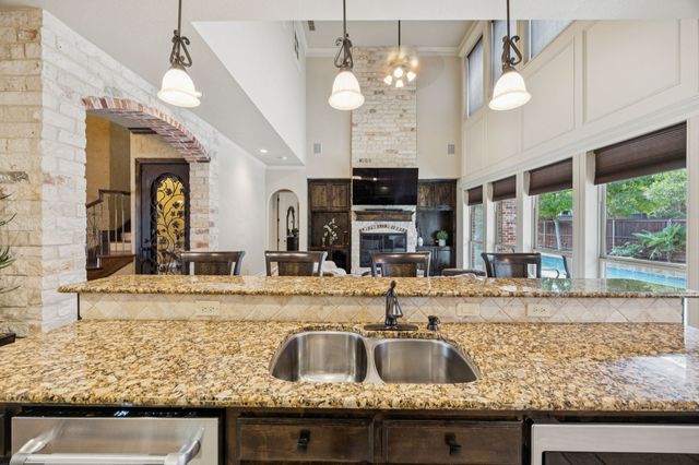 1411 Long And Winding Road, Mansfield, TX 76063