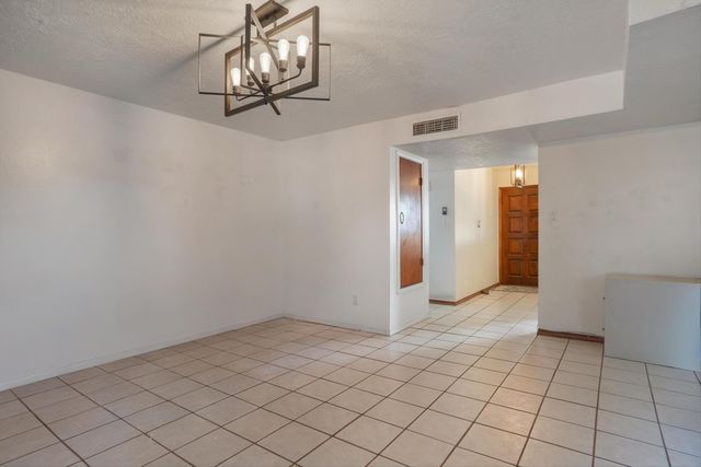 6219 Flor Del Sol Place NW, Albuquerque, NM 87120