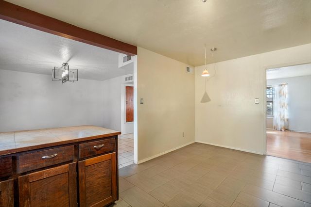 6219 Flor Del Sol Place NW, Albuquerque, NM 87120