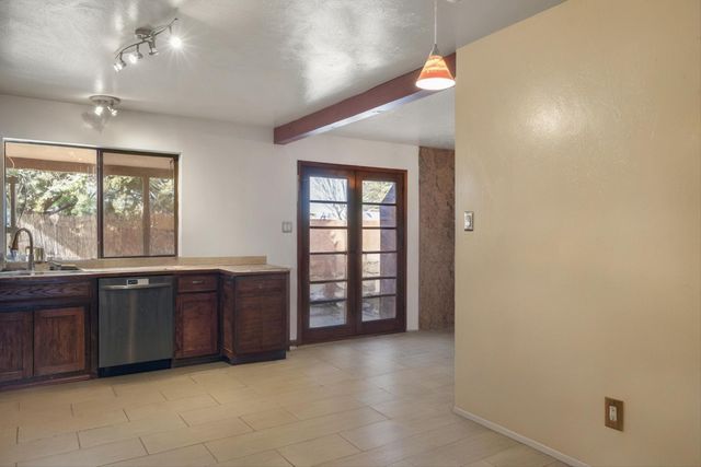 6219 Flor Del Sol Place NW, Albuquerque, NM 87120