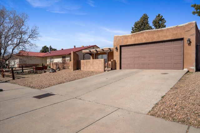 6219 Flor Del Sol Place NW, Albuquerque, NM 87120