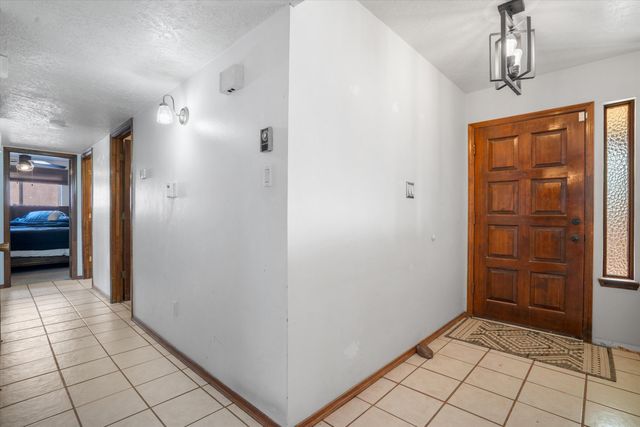 6219 Flor Del Sol Place NW, Albuquerque, NM 87120