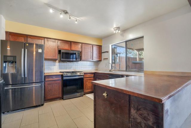 6219 Flor Del Sol Place NW, Albuquerque, NM 87120