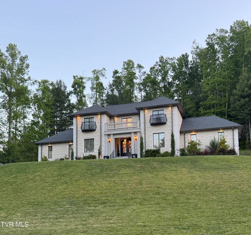 103 Southwest Fernwood Lane, Wise, VA 24293