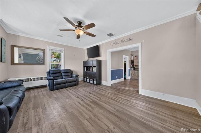 202 E Saint Clair Street, Almont, MI 48003