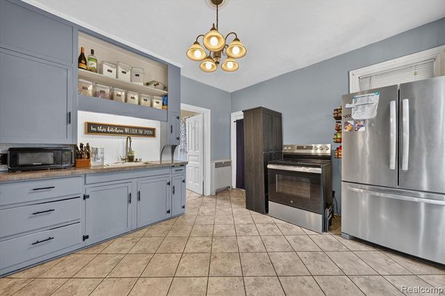 202 E Saint Clair Street, Almont, MI 48003