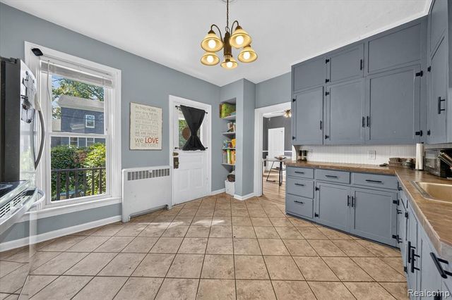 202 E Saint Clair Street, Almont, MI 48003