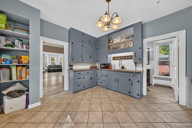 202 E Saint Clair Street, Almont, MI 48003