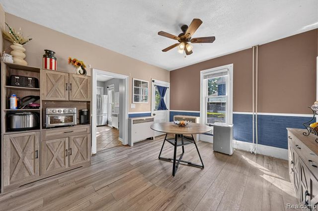 202 E Saint Clair Street, Almont, MI 48003