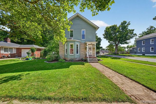 202 E Saint Clair Street, Almont, MI 48003