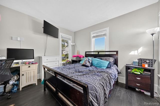 202 E Saint Clair Street, Almont, MI 48003