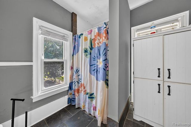 202 E Saint Clair Street, Almont, MI 48003