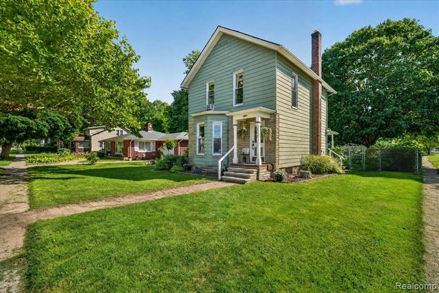 202 E Saint Clair Street, Almont, MI 48003