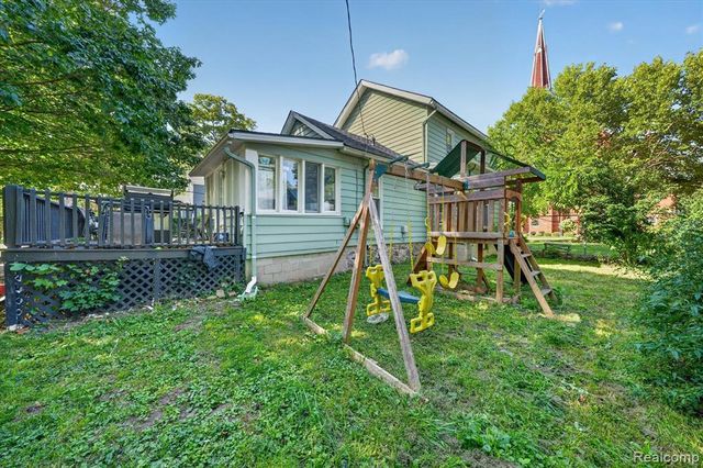 202 E Saint Clair Street, Almont, MI 48003