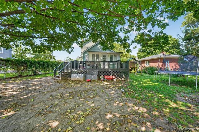 202 E Saint Clair Street, Almont, MI 48003