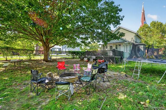 202 E Saint Clair Street, Almont, MI 48003