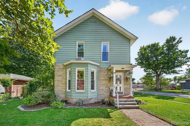 202 E Saint Clair Street, Almont, MI 48003