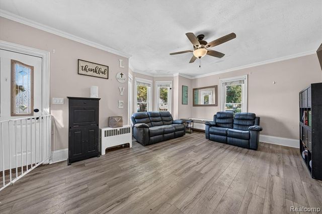 202 E Saint Clair Street, Almont, MI 48003