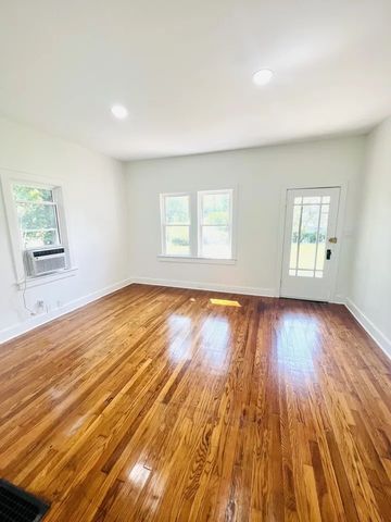 1525 Riverside Dr, Nashville, TN 37206