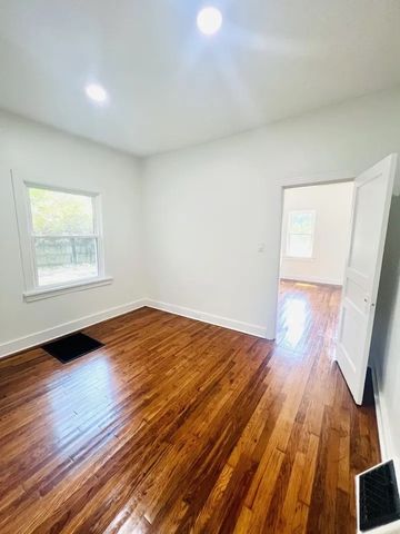 1525 Riverside Dr, Nashville, TN 37206