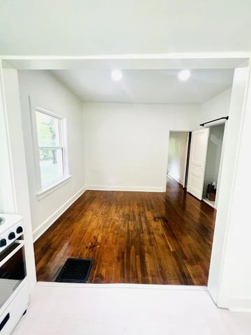 1525 Riverside Dr, Nashville, TN 37206