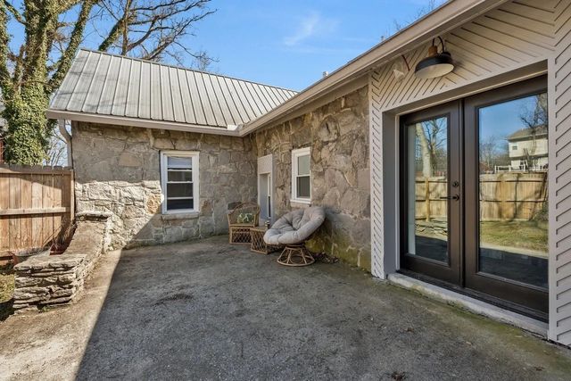 1525 Riverside Dr, Nashville, TN 37206