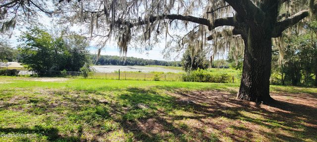 279 COOPER LAKE Drive, Interlachen, FL 32148