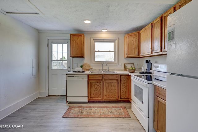 2212 S Joplin Avenue, Joplin, MO 64804