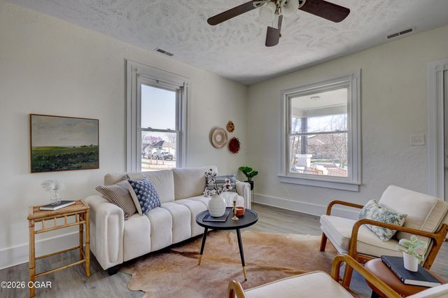 2212 S Joplin Avenue, Joplin, MO 64804