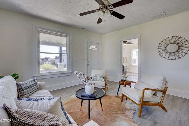 2212 S Joplin Avenue, Joplin, MO 64804