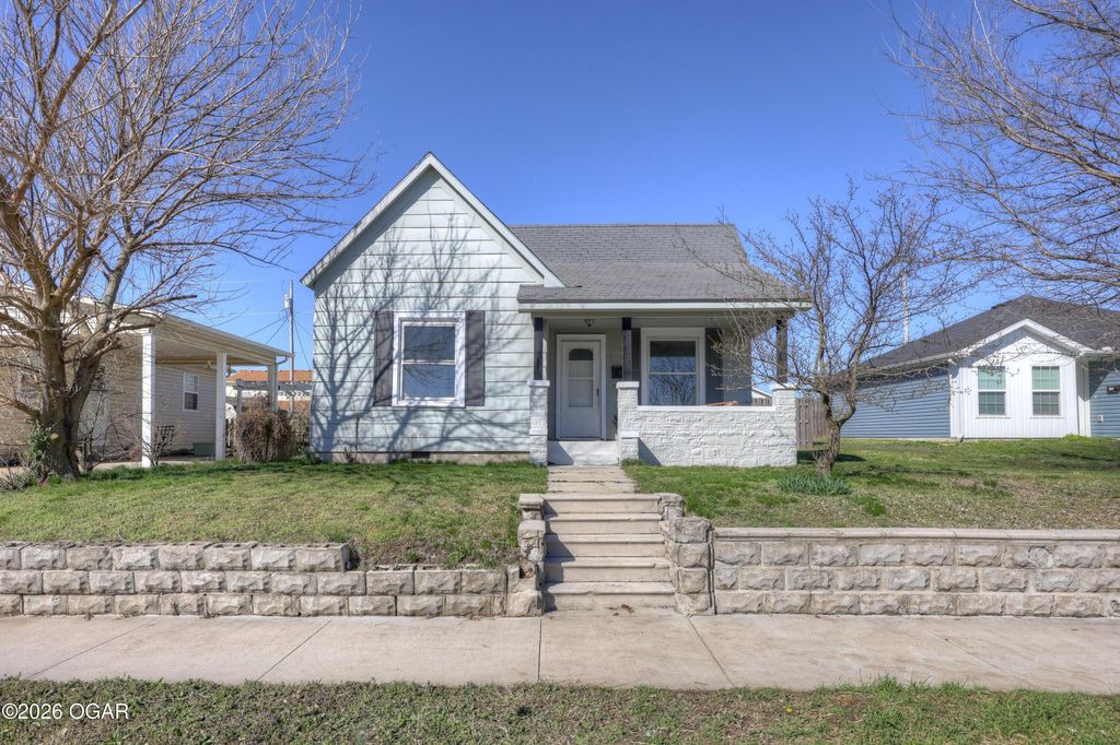 2212 S Joplin Avenue, Joplin, MO 64804