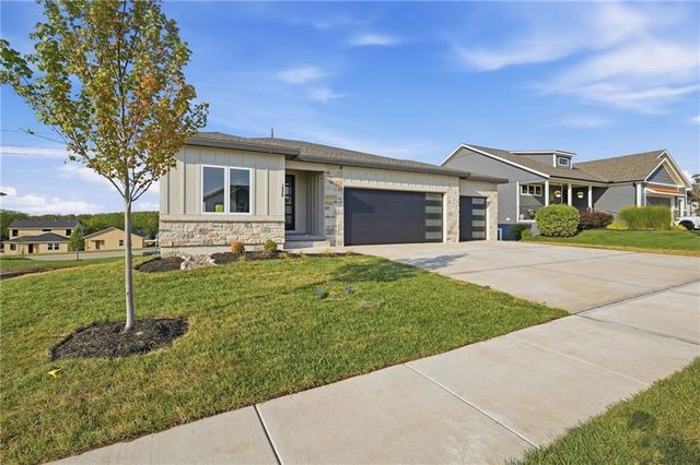 1226 Larkspur Place, Raymore, MO 64083