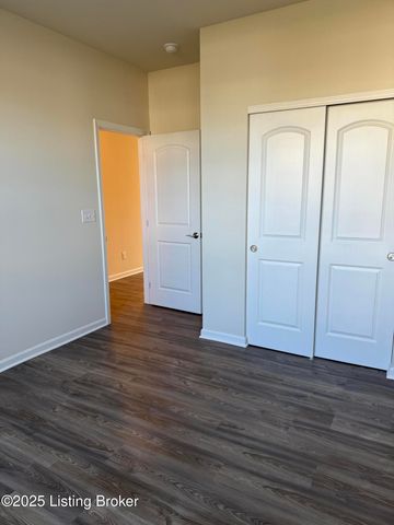 6516 Fair Ridge Ln, Louisville, KY 40291