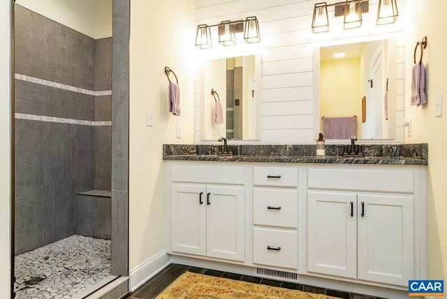 219 HEATHER LN, Staunton, VA 24401