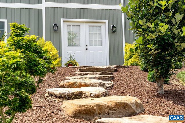 219 HEATHER LN, Staunton, VA 24401