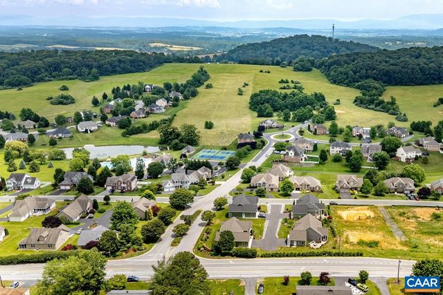 219 HEATHER LN, Staunton, VA 24401